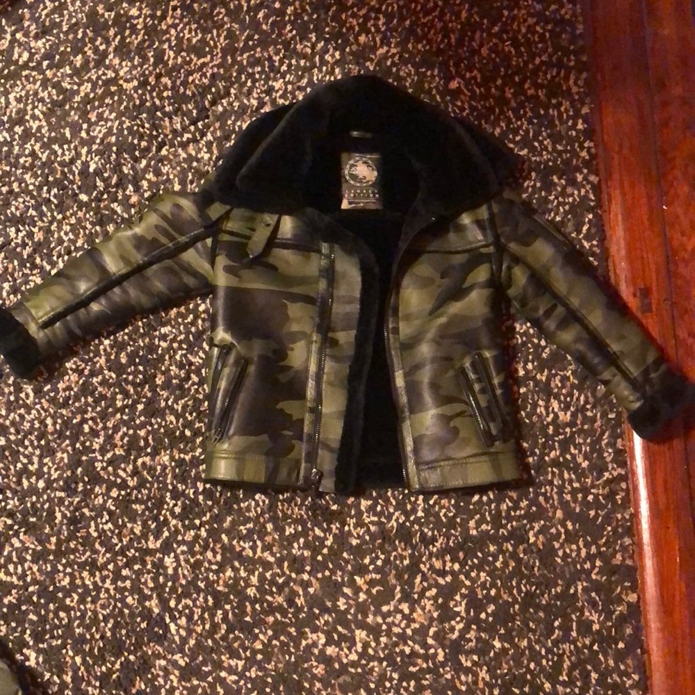 Size 8 luxurious Jordan Craig fur fox leather